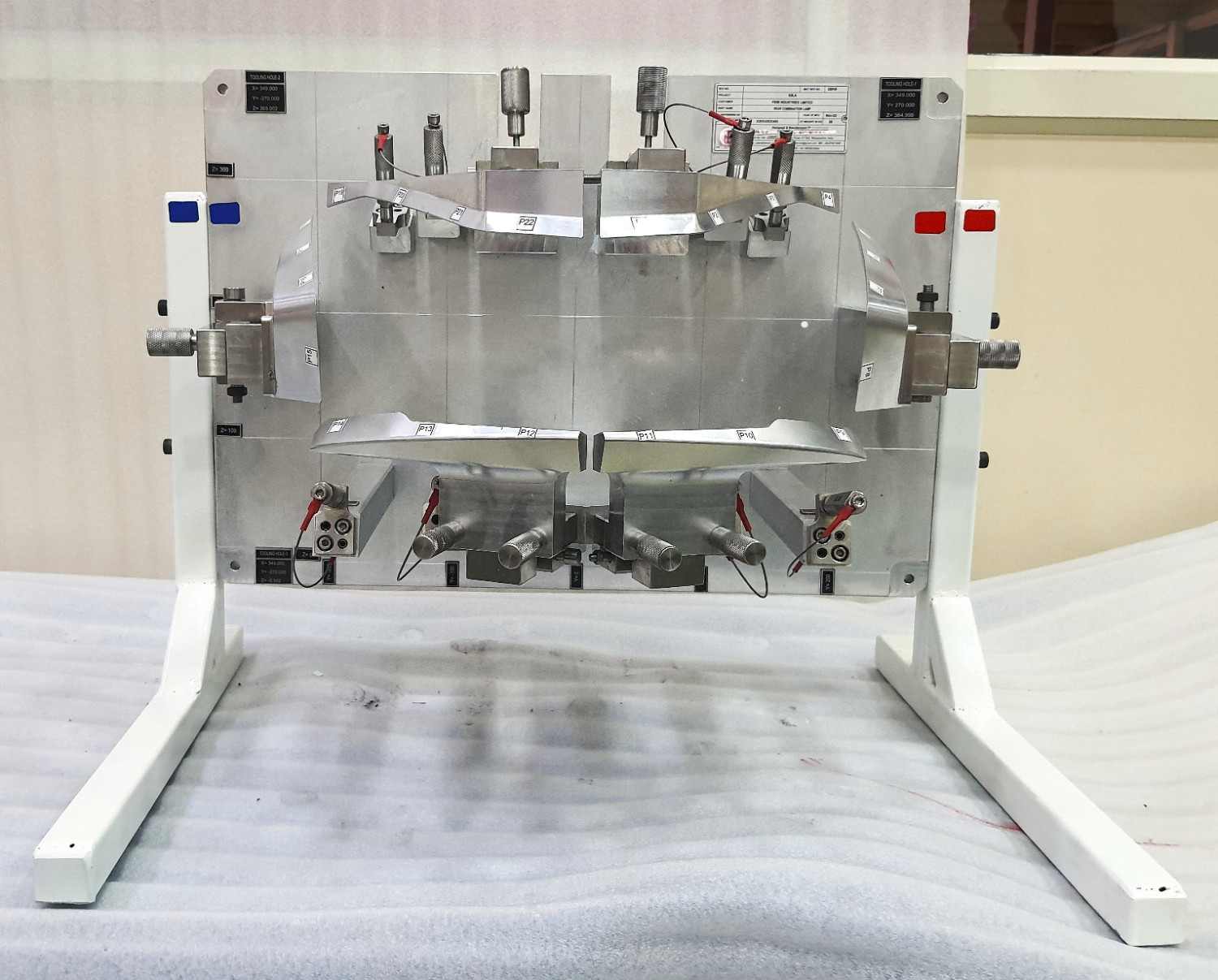 Automotive housing and body checking fixture